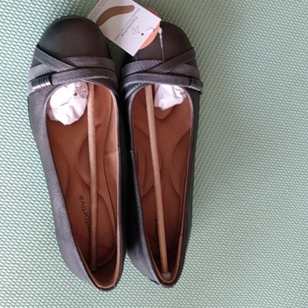 Comfortiva Ranee Pewter Leather Memory Foam Flats